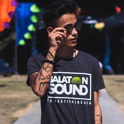 BALATON SOUND // Férfi Fesztiválpóló termékhez kapcsolódó kép